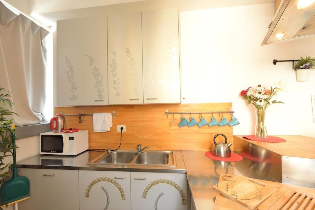 Apartment Argento, Bright Flat In The Center, 7 Guests, Parking & Wifi, Near To 3 Tram Lines And The Metro - Well Connected To Airports And To The Train Station *