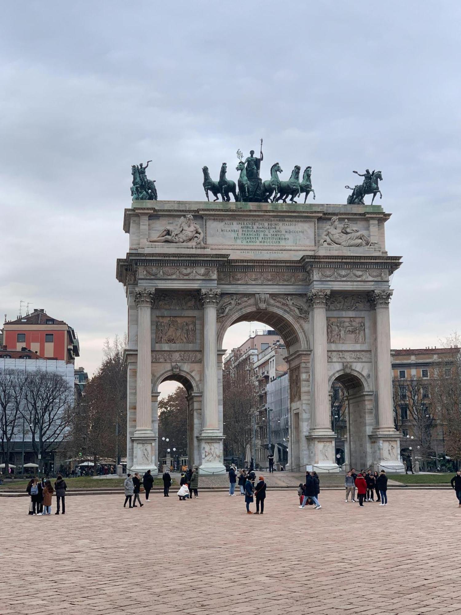 Argento, Bright Flat In The Center, 7 Guests, Parking & Wifi, Near To 3 Tram Lines And The Metro - Well Connected To Airports And To The Train Station
