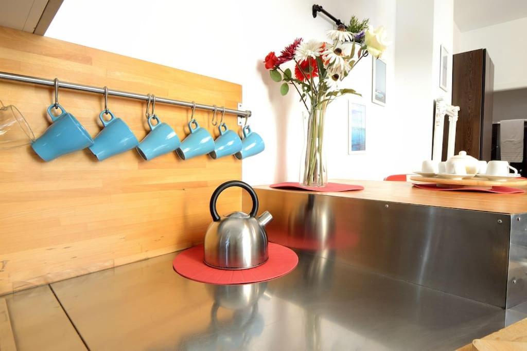 Apartment Argento, Bright Flat In The Center, 7 Guests, Parking & Wifi, Near To 3 Tram Lines And The Metro - Well Connected To Airports And To The Train Station Mailand