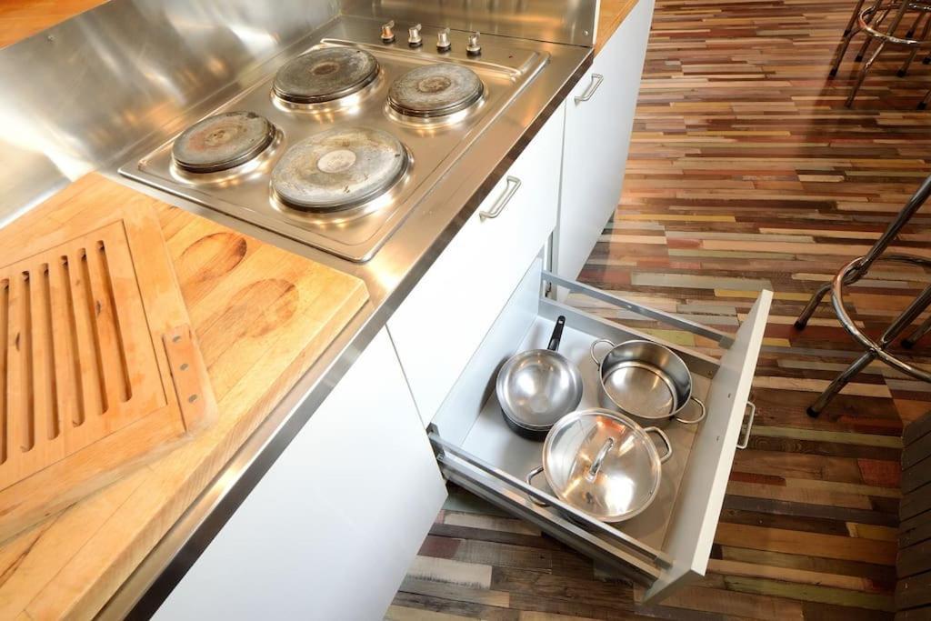 Argento, Bright Flat In The Center, 7 Guests, Parking & Wifi, Near To 3 Tram Lines And The Metro - Well Connected To Airports And To The Train Station Apartment Mailand