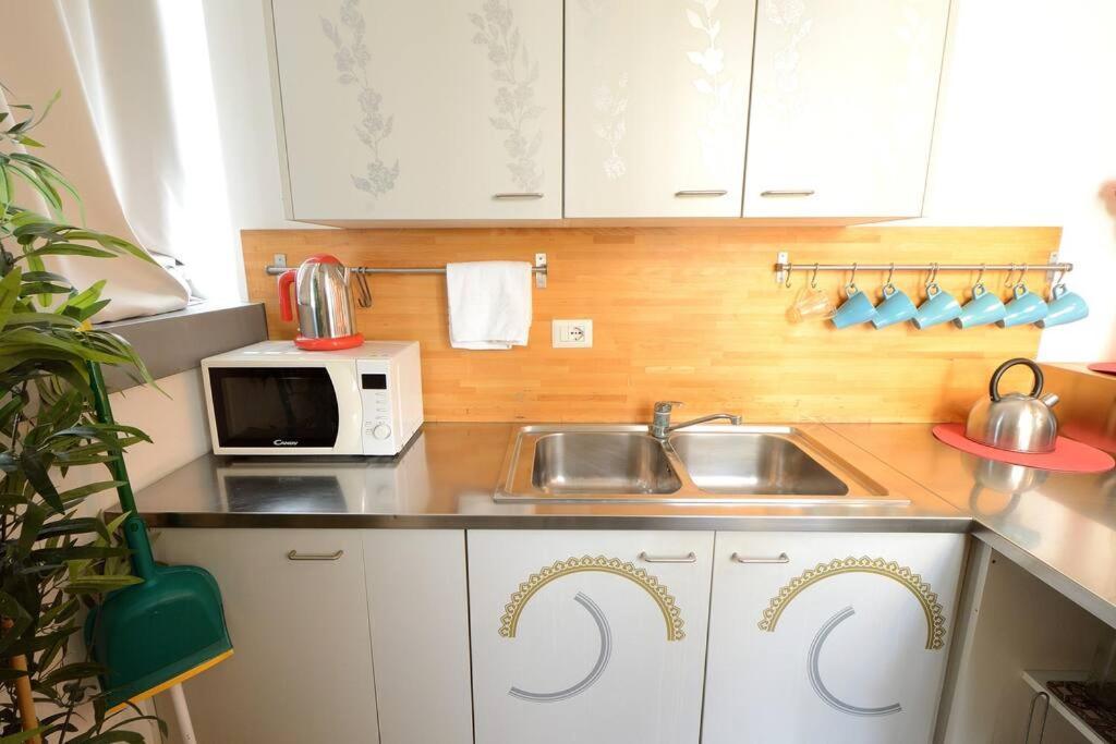 Argento, Bright Flat In The Center, 7 Guests, Parking & Wifi, Near To 3 Tram Lines And The Metro - Well Connected To Airports And To The Train Station