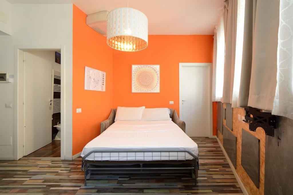 Argento, Bright Flat In The Center, 7 Guests, Parking & Wifi, Near To 3 Tram Lines And The Metro - Well Connected To Airports And To The Train Station Apartment *