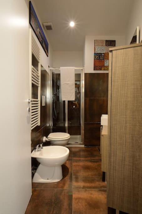 Argento, Bright Flat In The Center, 7 Guests, Parking & Wifi, Near To 3 Tram Lines And The Metro - Well Connected To Airports And To The Train Station Apartment Mailand