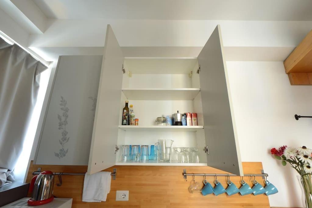 Argento, Bright Flat In The Center, 7 Guests, Parking & Wifi, Near To 3 Tram Lines And The Metro - Well Connected To Airports And To The Train Station Mailand