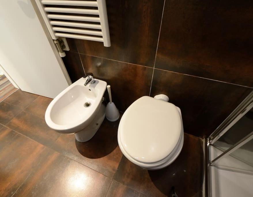 Argento, Bright Flat In The Center, 7 Guests, Parking & Wifi, Near To 3 Tram Lines And The Metro - Well Connected To Airports And To The Train Station Apartment Mailand