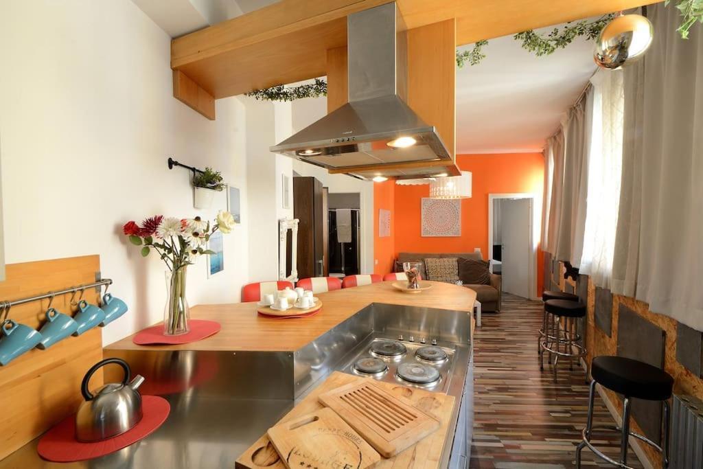 Argento, Bright Flat In The Center, 7 Guests, Parking & Wifi, Near To 3 Tram Lines And The Metro - Well Connected To Airports And To The Train Station Apartment Mailand